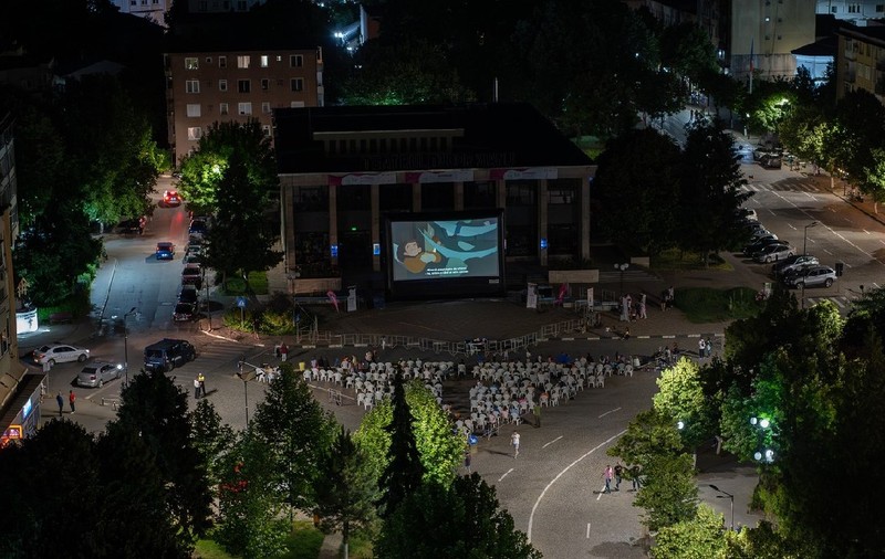 Orașul din România care nu are librărie sau cinematograf: „Copiii de azi cresc fără astfel de spaţii”