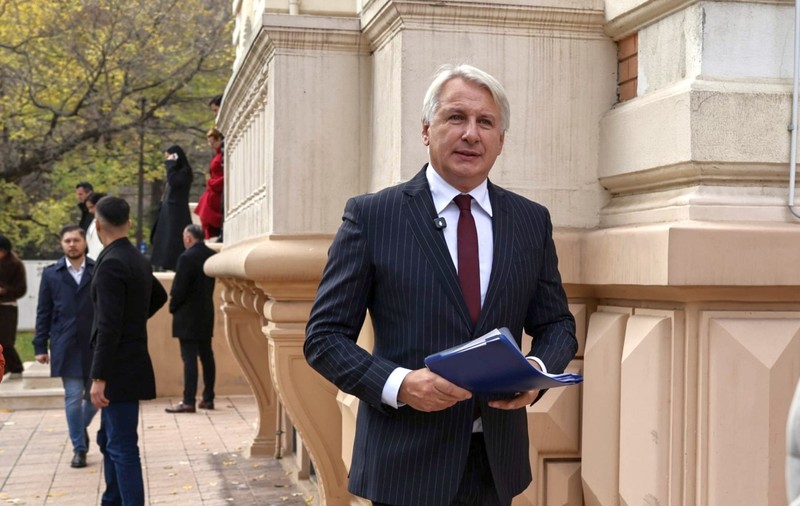 Eugen Teodorovici se retrage din cursa pentru Primăria București în favoarea lui Daniel Băluţă, cu 4 zile înaintea alegerilor