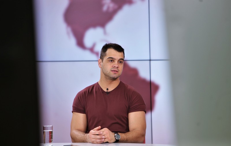 “Nu-s băiat rău, sunt chiar sensibil”. Învățat de mic cu greutățile, George Piștereanu a muncit de la 12 ani, pe șantier