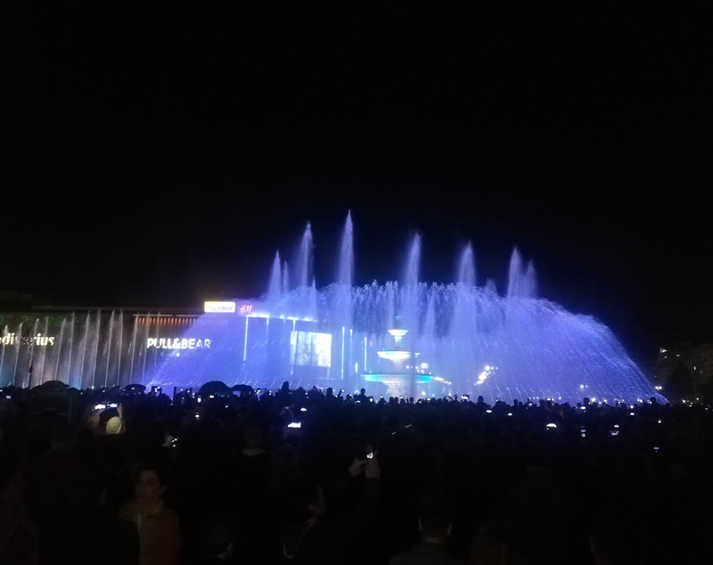 Fântânile de la Piaţa Unirii, de Cartea Recordurilor. „Cel mai lung șir de fântâni coregrafice sincronizate din lume”