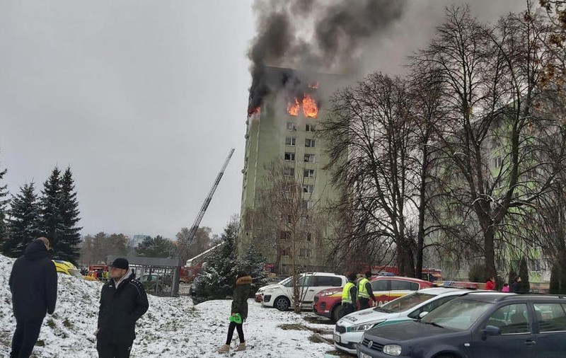 Explozie de proporții într-un bloc din Slovacia, soldată cu cinci morți
