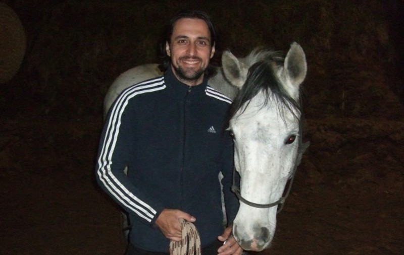 Denis Ştefan îşi deschide Şcoală de tras cu arcul de pe cal