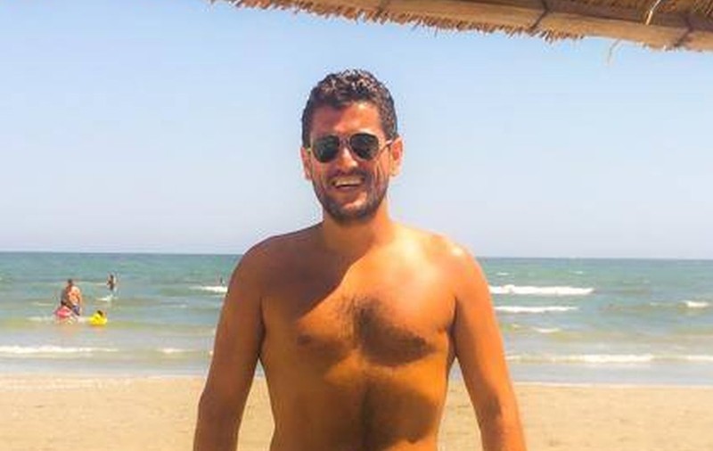 CEZAR OUATU, în SLIP, la MARE! IA UITE CE CONDIŢIE FIZICĂ ARE! FOTO ÎN ARTICOL