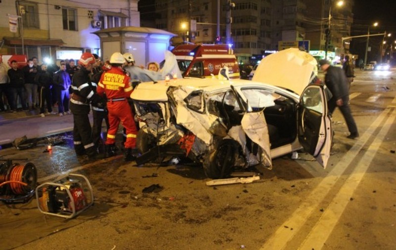 UPDATE. Doi tineri au murit într-un accident violent în Iași, provocat de un avocat beat. Șoferul a condus cu peste 150 de kilometri pe oră