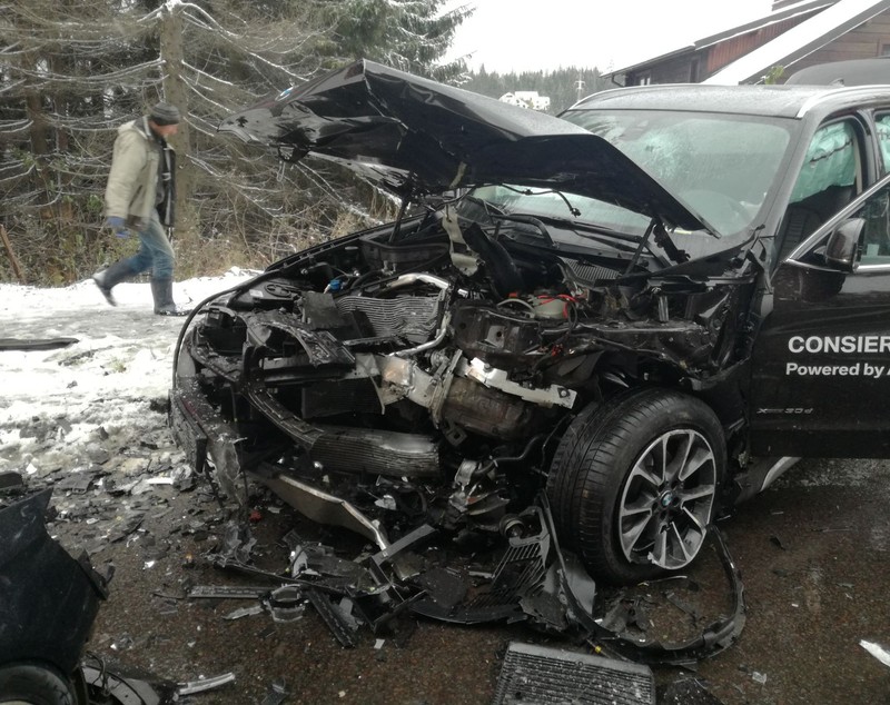 Traficul pe DN1, blocat din cauza unui accident la intrare în Predeal. O femeie însărcinată, printre victime | FOTO&VIDEO