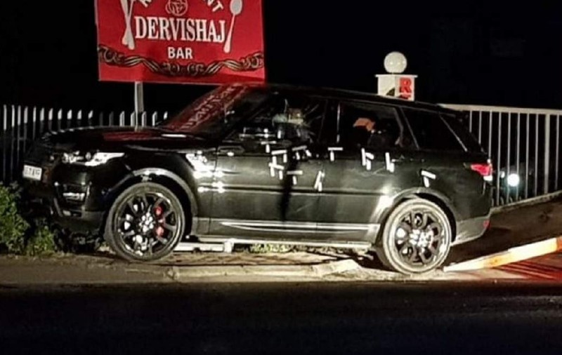 Trei bărbați cu afaceri în România au fost asasinați în Albania! Mașina în care se aflau a fost ciuruită de gloanțe!