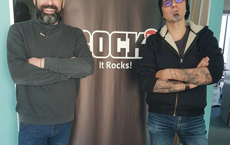 Alex Dona duce glumele de la Times New Roman la radio: ”O să-i aducem cu picioarele pe pământ pe cei care se iau prea în serios”