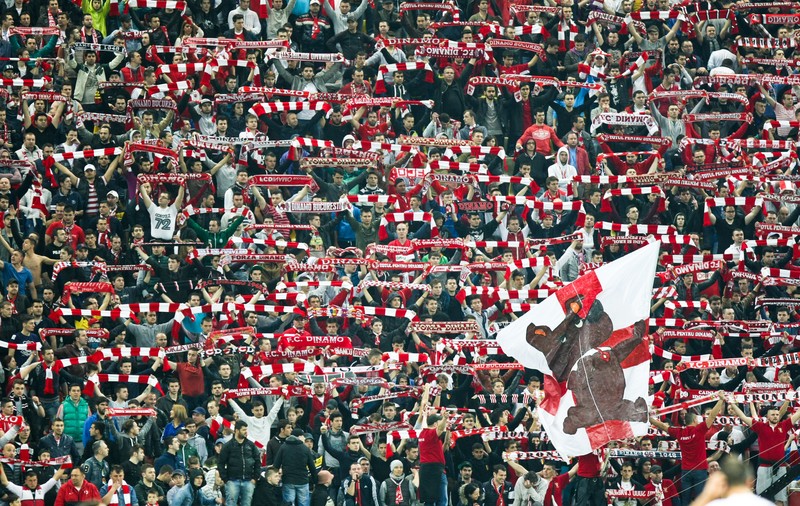 Din cauza scandărilor xenofobe ale fanilor la meciul cu Iașiul, ^Dinamo a fost amendată cu 10.000 de lei. Antrenorul Rednic șochează