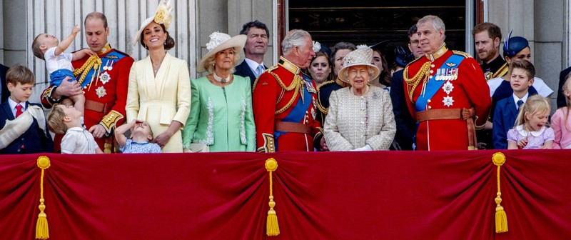 Meghan și Harry ar urma să apară alături de familia regală pentru prima oară după Megxit