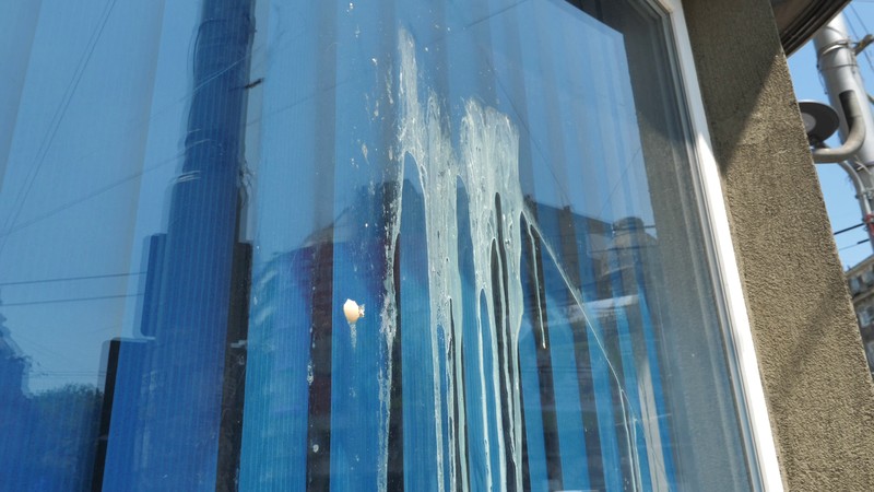 Cabinetul ministrului Energiei, Anton Anton (ALDE), este un sediu abandonat, vandalizat cu ouă