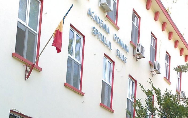 O pacientă de la „Elias” acuză că e izolată fără acces la toaletă și e obligată să-și facă nevoile în pungi. Spitalul: „Saloanele cu grup sanitar propriu au fost epuizate”