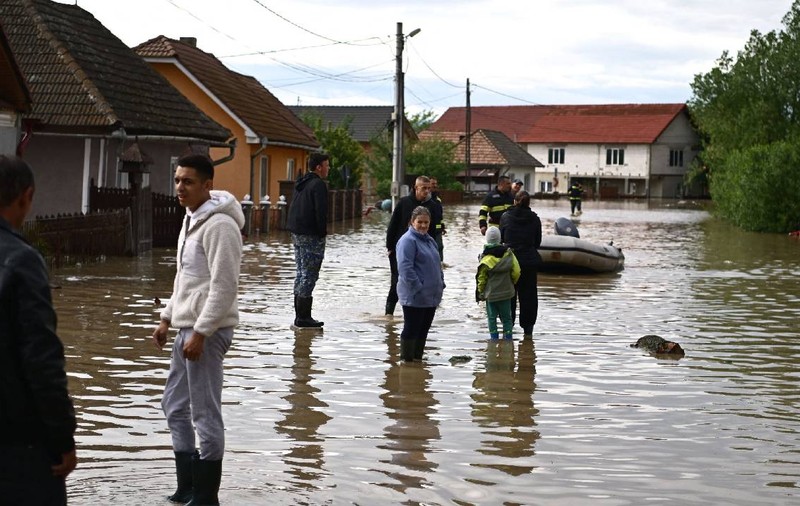 Coduri portocaliu și galben de inundații pe râuri din șase județe: „Scurgeri importante pe versanţi, torenţi şi pâraie și viituri rapide”