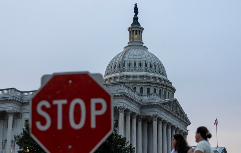 SUA, în „shutdown”: controlorii de trafic aerian nu mai sunt plătiți și sute de mii de angajați riscă să fie concediați. Un economist laureat cu Nobel denunță un „guvern condus de oligarhi”