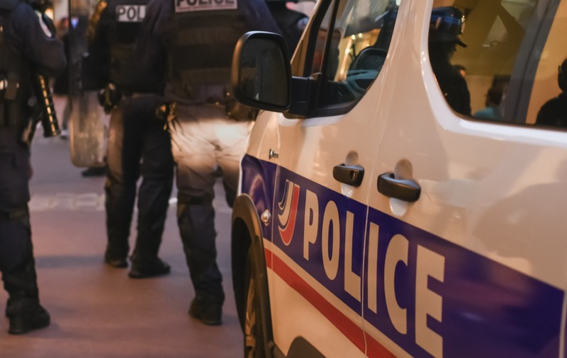 Au oprit un șofer fără permis pentru o mașină care scotea fum negru, dar ce au găsit în interior i-a șocat pe polițiști