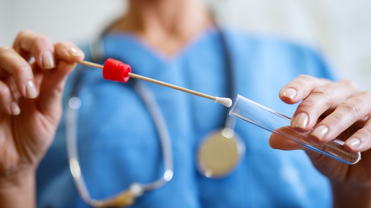 Preoteasa din Vaslui căreia soțul i-a cerut să facă test de paternitate a preferat să plătească amenzi, în loc să respecte dispozițiile judecătorilor