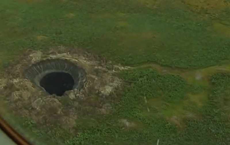 Primele imagini din interiorul craterelor misterioase apărute în Siberia | VIDEO
