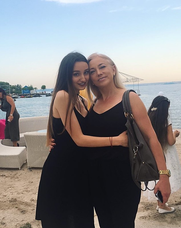 Cum mai arată prima soție a lui Cătălin Crișan. Lucia e femeia care i-a dăruit doi copii | FOTO & VIDEO