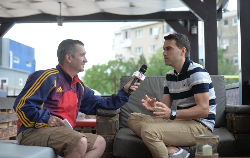 În drum spre Paris, echipa Libertatea l-a vizitat la Arad pe Ovidiu Hațegan, arbitrul român care merge în Franța: ”Sper să mă întorc cât mai târziu de la Euro!” | FOTO&VIDEO EXCLUSIV