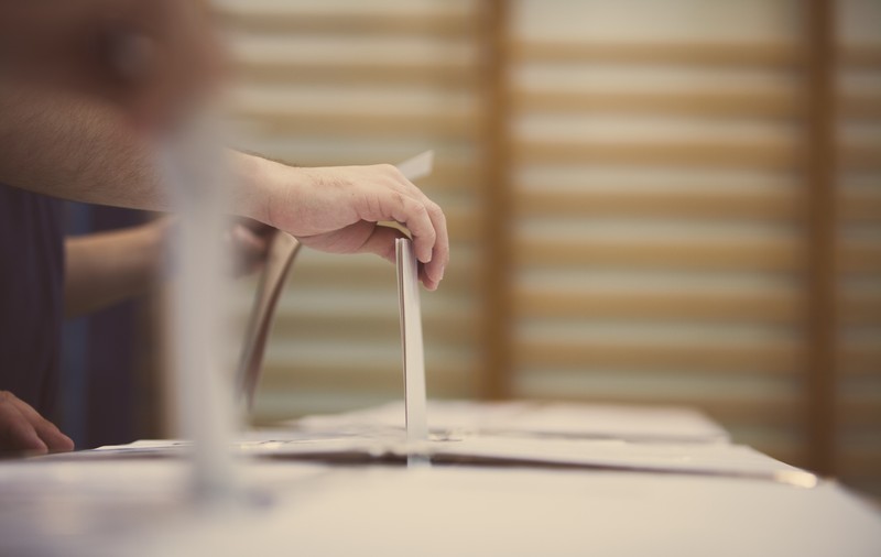 Gabriela Firea adună electoratul PSD din Capitală și îi suflă în ceafă lui Nicușor Dan