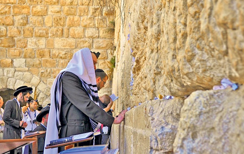 Minune la Ierusalim! 500.000.000 $ găsiți în Zidul Plângerii!