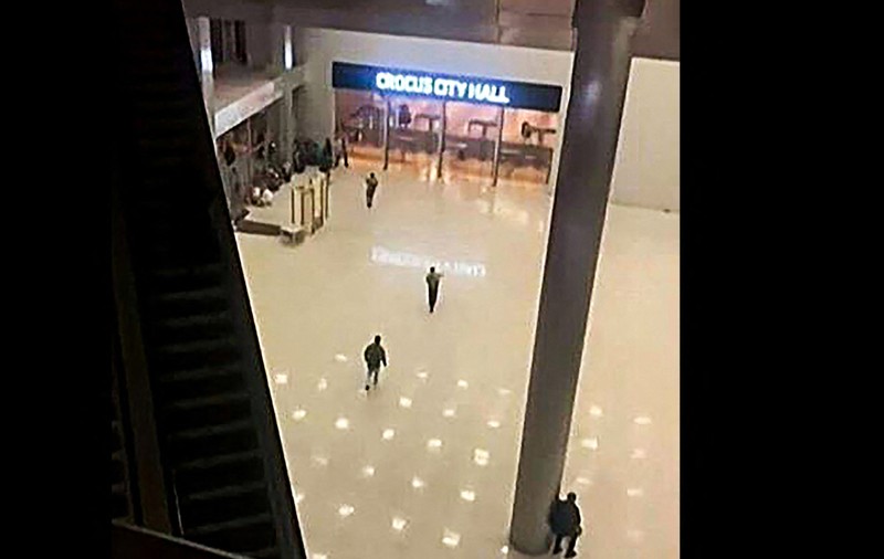 Statul Islamic a publicat o fotografie cu cei patru presupuși atacatori care au deschis focul la concertul din Moscova