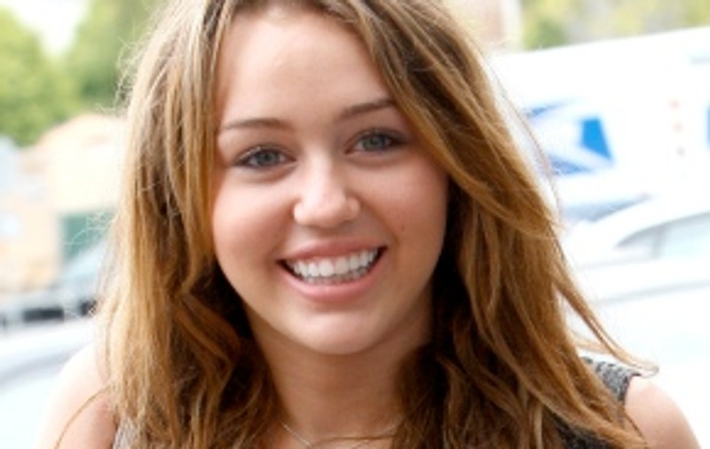 Miley Cyrus spune că e singurică