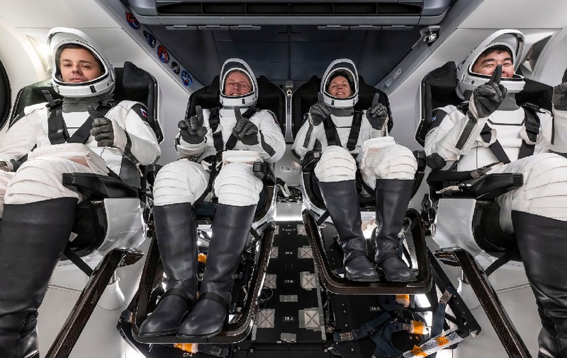 Patru astronauți s-au întors pe Pământ după o evacuare medicală de urgență de pe Stația Spațială Internațională