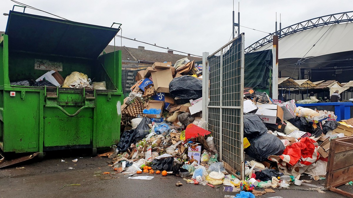 Prefect București: Romprest nu poate sista colectarea deșeurilor, iar Primăria Sectorului 1 trebuie să achite datoriile