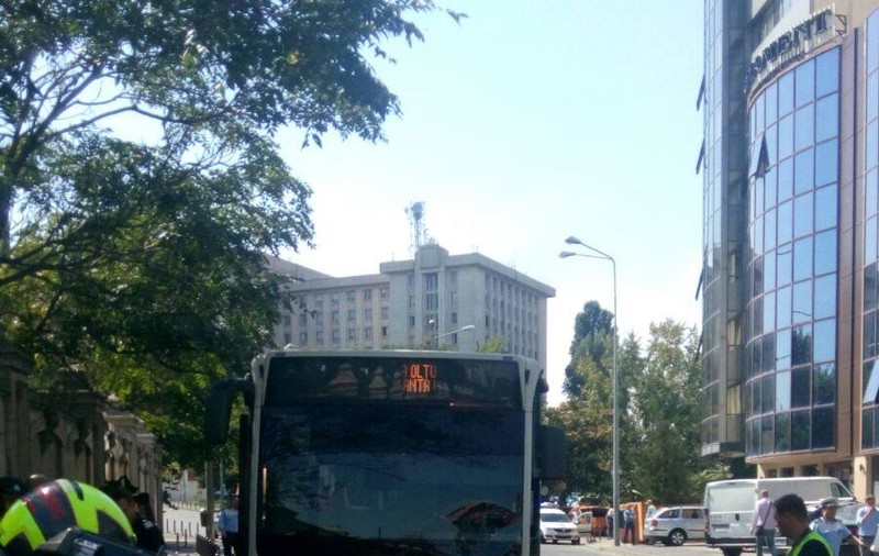Autobuz RATB, implicat într-un accident în București; 10 pasageri răniți