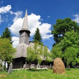 Satul e atestat din secolul al XV-lea, biserica-monument istoric a fost ridicată trei secole mai târziu.