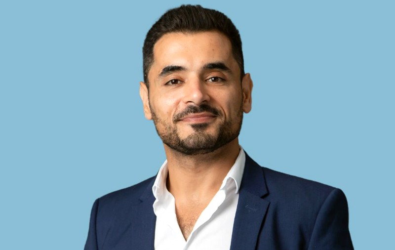 „Esteticianul vedetelor” cere să opereze din nou, deși nenumărate femei reclamă că le-a mutilat. Mărturia unei paciente: „La subraţ mi-a însăilat efectiv pielea”
