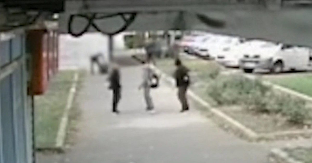 Bătaia fost surprinsă de camerele de supraveghere. Captură video Observator News