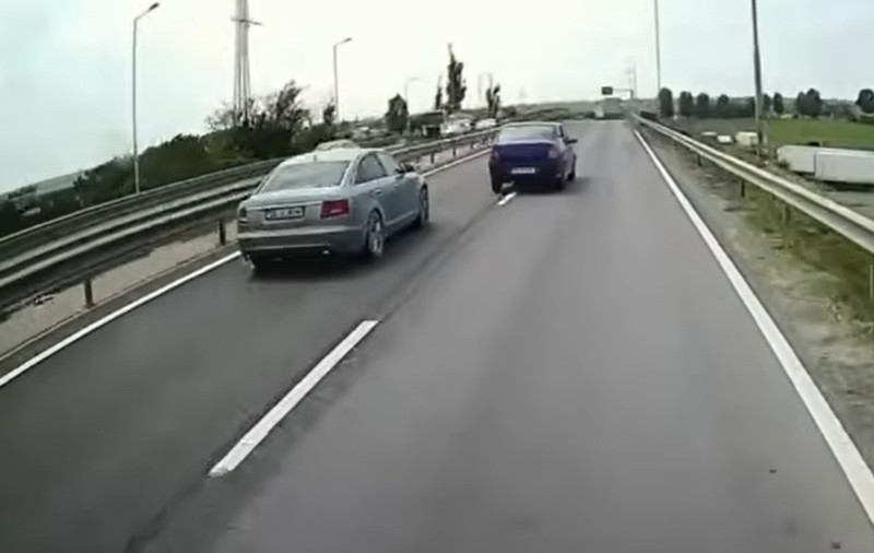 Ce a pățit un șofer de Audi A6 care a șicanat un șofer de Dacia Logan și a provocat un accident în Ploiești | VIDEO