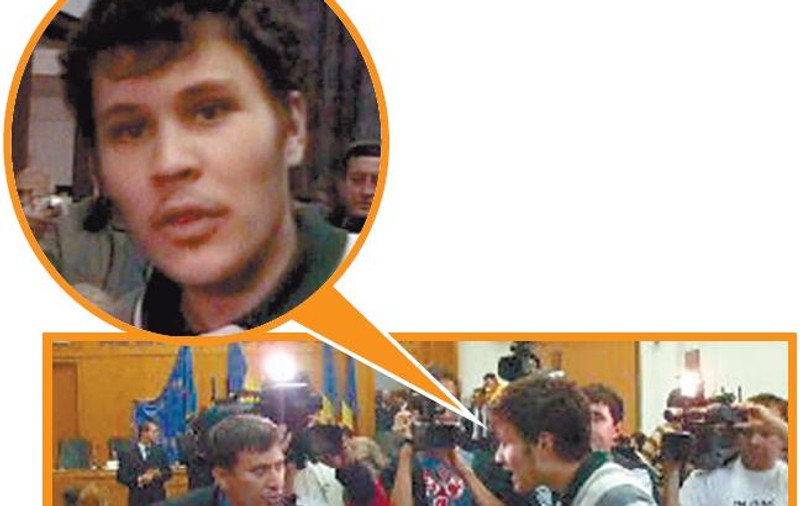 A fost prins la furat în Primăria Capitalei
