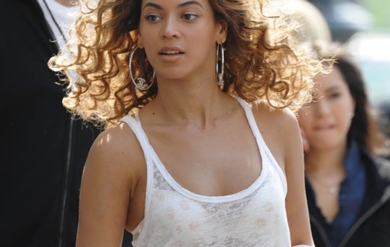 Beyonce şi-a trimis sosia la muzeu pentru ca ea să meargă la shopping