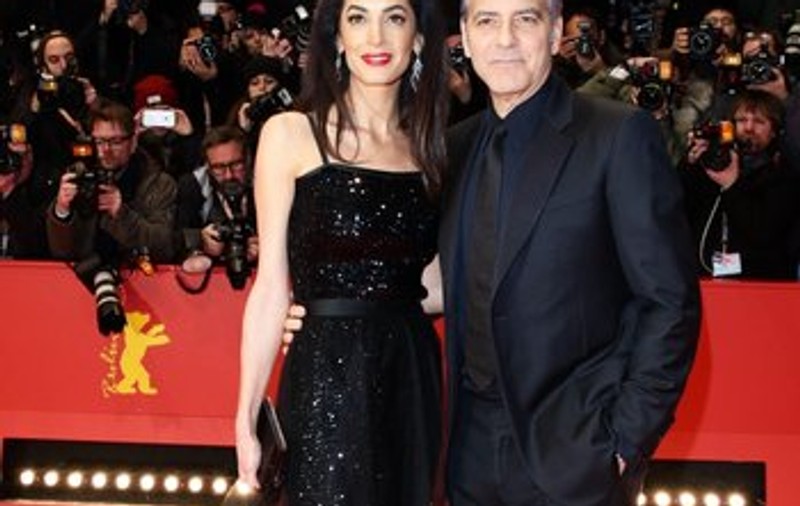 George Clooney și soția sa au furat ochii lumii pe covorul roșu de la Berlin