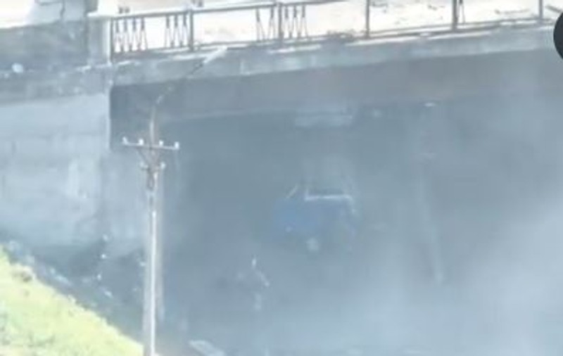 Nou asalt al forțelor ruse asupra uzinei Azovstal. Imagini cu soldații care încearcă să intre în combinatul din Mariupol