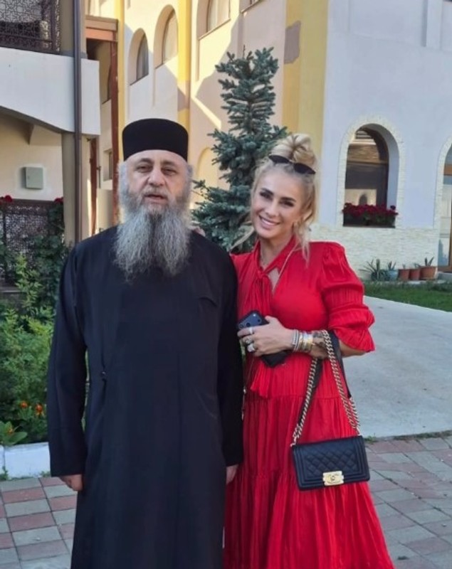 Anamaria Prodan, pelerinaj la mănăstirile din Moldova. Cu cine s-a întâlnit la Mănăstirea Nechit