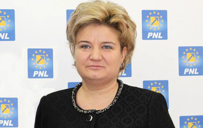 Senatoarea PNL Siminica Mirea a trecut la PSD; PNL mai pierde un parlamentar