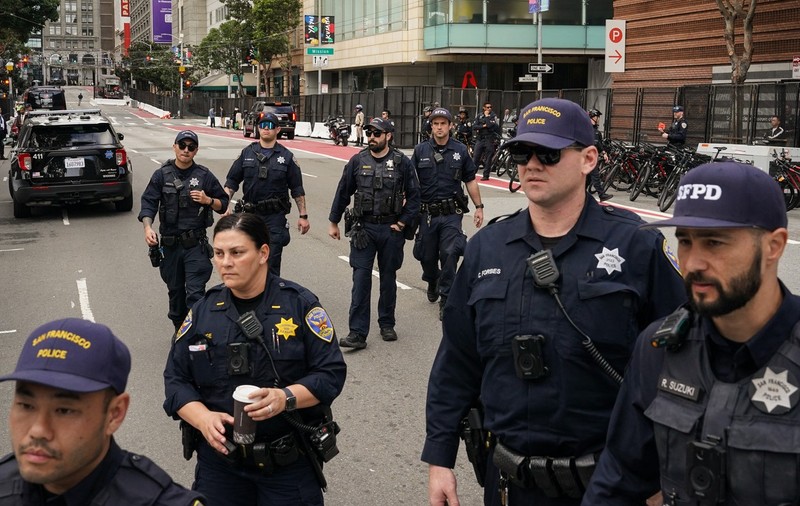 O echipă a televiziunii cehe s-a trezit cu un pistol în față, în San Francisco