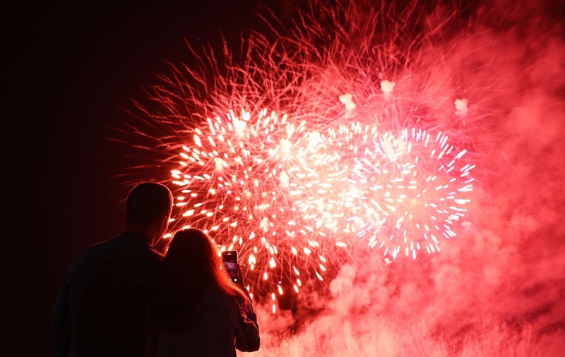 Un ucrainean de 19 ani riscă până la 5 ani de închisoare după ce a aprins focuri de artificii la Kiev