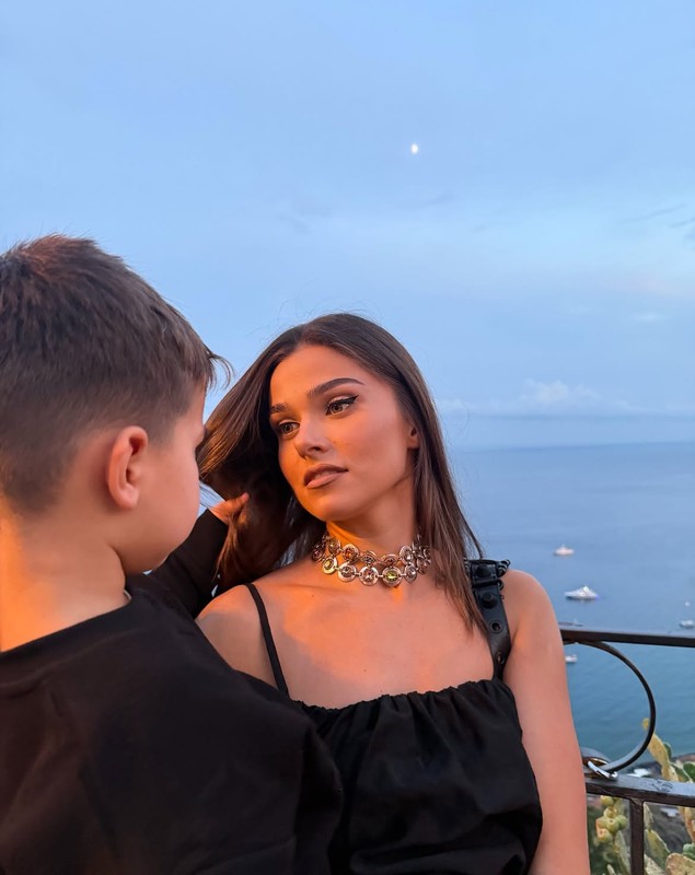 Imagini adorabile cu Theo Rose și Anghel Damian alături de fiul lor, Sasha