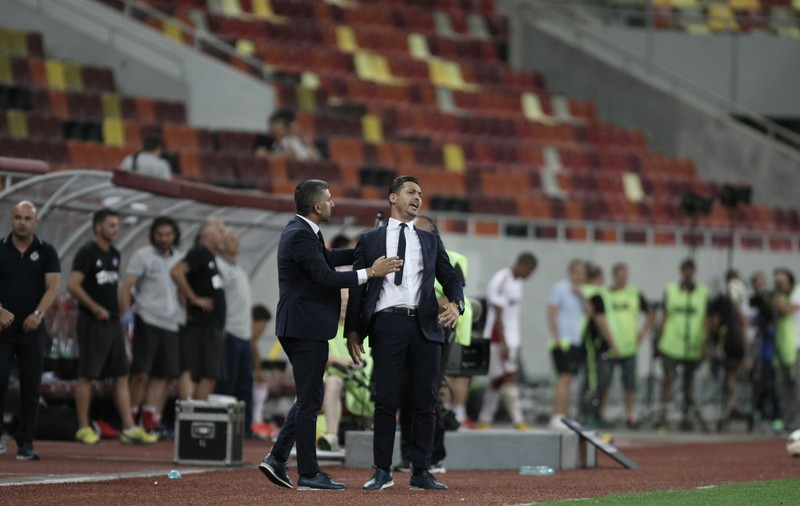 Haos la Steaua. Echipa stă pe un butoi de pulbere. ^Mirel Rădoi a vrut să demisioneze înainte de plecarea la Pitești!