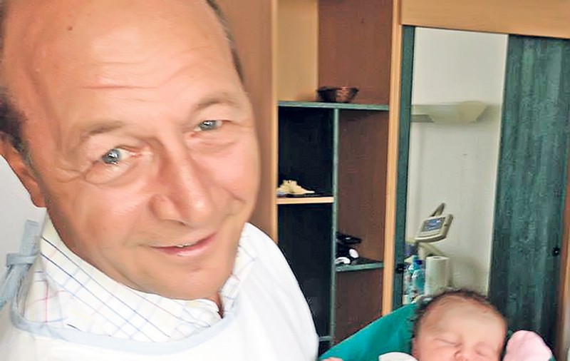 Micuța Sofia Raissa i-a dat, deja, emoții lui Băsescu!