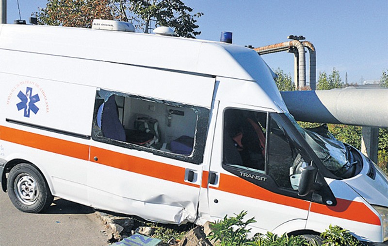 Uite cum a oprit ambulanța!