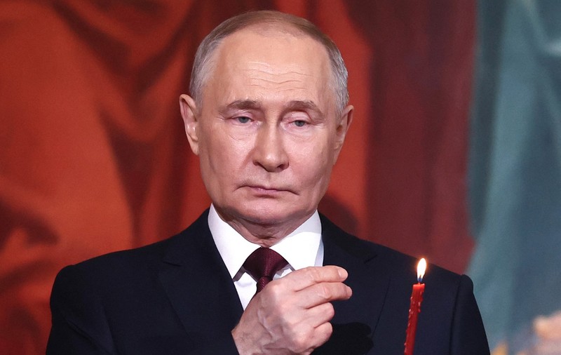 Vladimir Putin a participat la slujba de Înviere de la Catedrala Hristos Mântuitorul din Moscova, în timp ce armata sa bombarda Ucraina