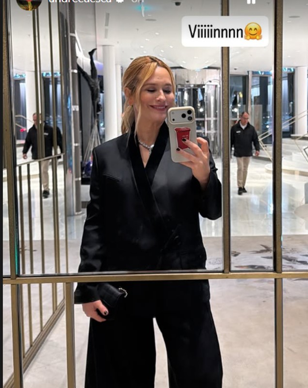 Cum a apărut Andreea Esca la Cannes 2026. Vedeta Pro TV a strălucit alături de Sebastian Stan și Cristian Mungiu