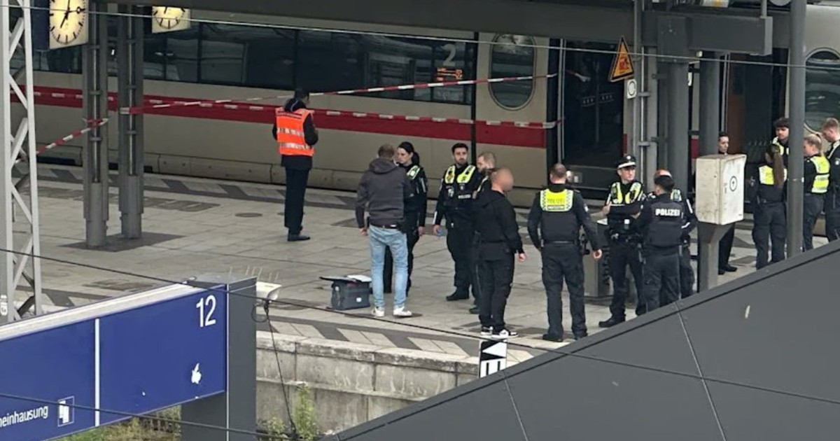Poliția, mobilizată la locul atacului din gara centrală din Hamburg Captură X @NewFokus