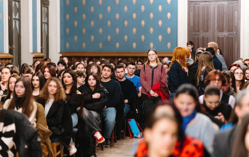 Fundația Tinmar – „Educație pentru Viitor”: 1.110 elevi din județul Iași primesc burse de merit în valoare totală de 560.000 de euro
