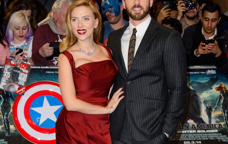 Scarlett Johansson și Chris Evans, cel mai nou cuplu de la Hollywood?